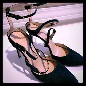 Club Monaco Hunter Green suede heels Sz 39